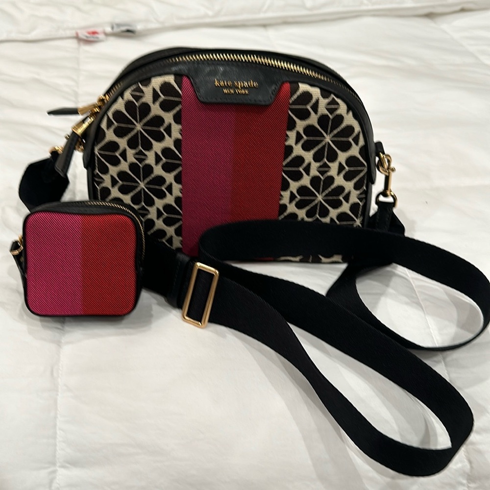 Kate Spade crossbody purse with adjustable shoulder strap. Black w/ gold trim.